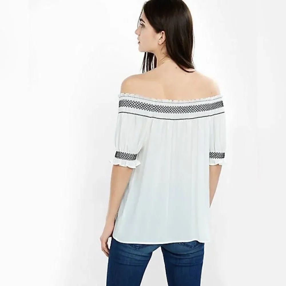 ✨Embroidered Off The Shoulder Blouse✨ - Picture 2 of 7
